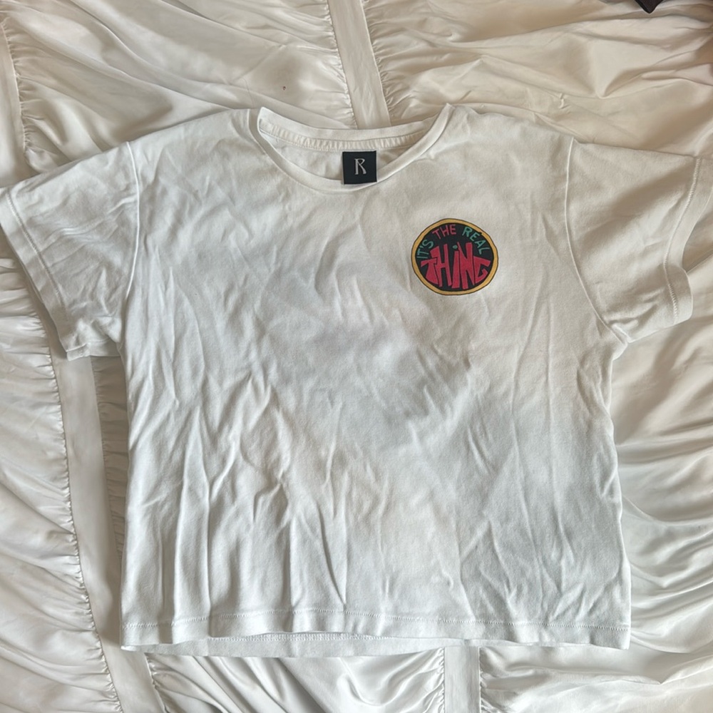 Realisation par “it’s the real thing” baby tee size L